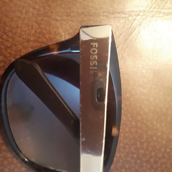 Coach, French Connection and Fossil Sunglasses for sale - Picture 4 of 17